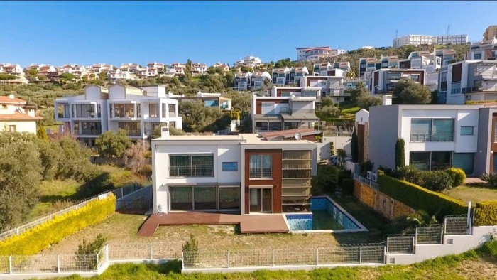 РОСКОШНАЯ ОТДЕЛЬНАЯ ВИЛЛА В ЦЕНТРЕ КУШАДАСЫ.