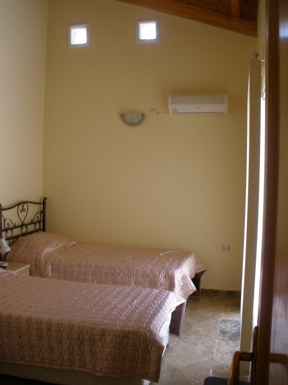 ОТДЕЛЬНАЯ ВИЛЛА ИЗ КАМНЯ В КУШАДАСЫ.