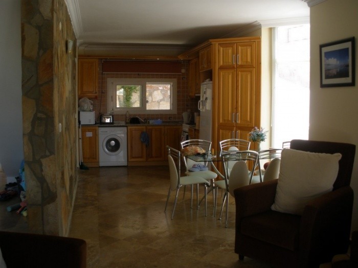 ОТДЕЛЬНАЯ ВИЛЛА ИЗ КАМНЯ В КУШАДАСЫ.