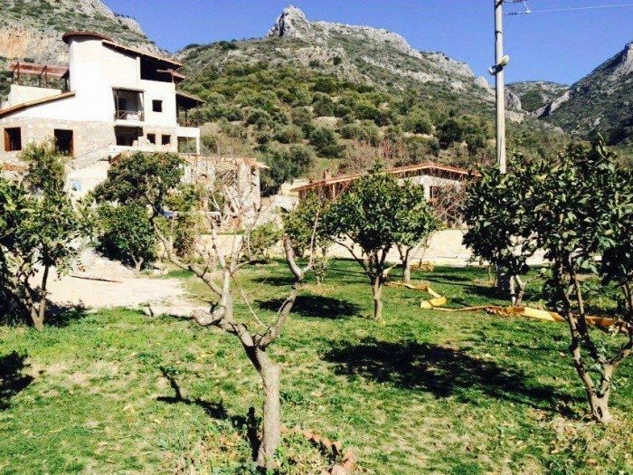 ОТДЕЛЬНАЯ ВИЛЛА ИЗ КАМНЯ С ЧАСНЫМ УЧАСТКОМ ПЛОЩАДЬЮ 4680 М2 В СЕЛЬЧУК.