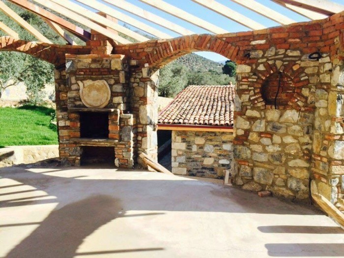 ОТДЕЛЬНАЯ ВИЛЛА ИЗ КАМНЯ С ЧАСНЫМ УЧАСТКОМ ПЛОЩАДЬЮ 4680 М2 В СЕЛЬЧУК.