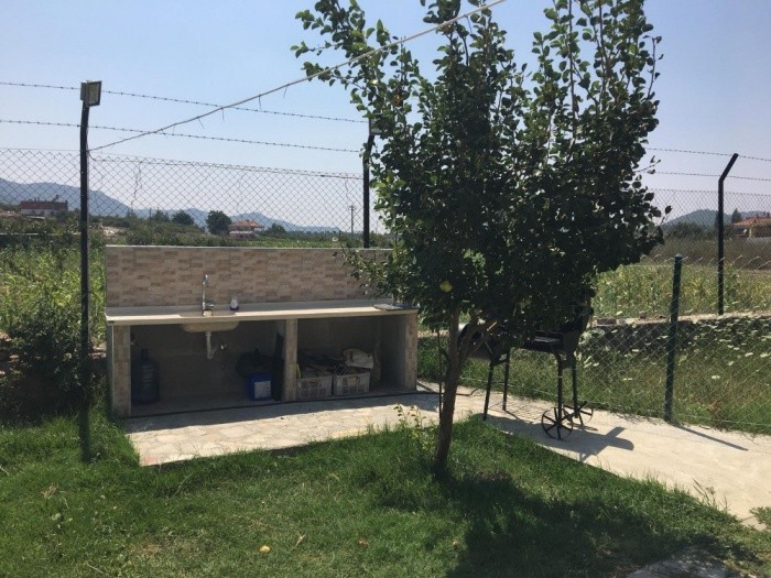 ДОМ С ЧАСТНЫМ САДОВЫМ УЧАСТКОМ ПЛОЩАДЬЮ 2340 М2 В КУШАДАСЫ.