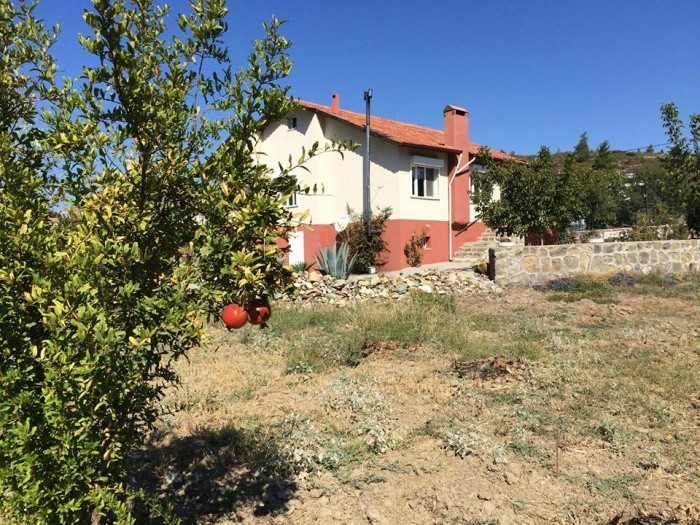 ДОМ С ЧАСТНЫМ САДОВЫМ УЧАСТКОМ ПЛОЩАДЬЮ 2340 М2 В КУШАДАСЫ.