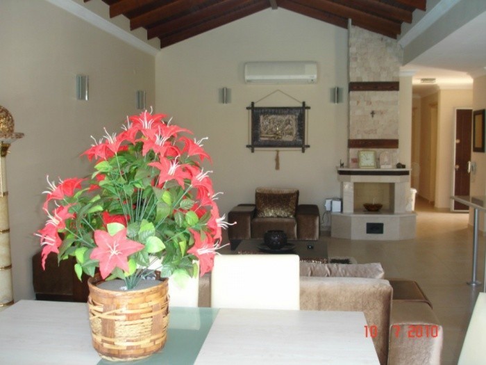 РОСКОШНАЯ ОТДЕЛЬНАЯ ВИЛЛА В КУШАДАСЫ.