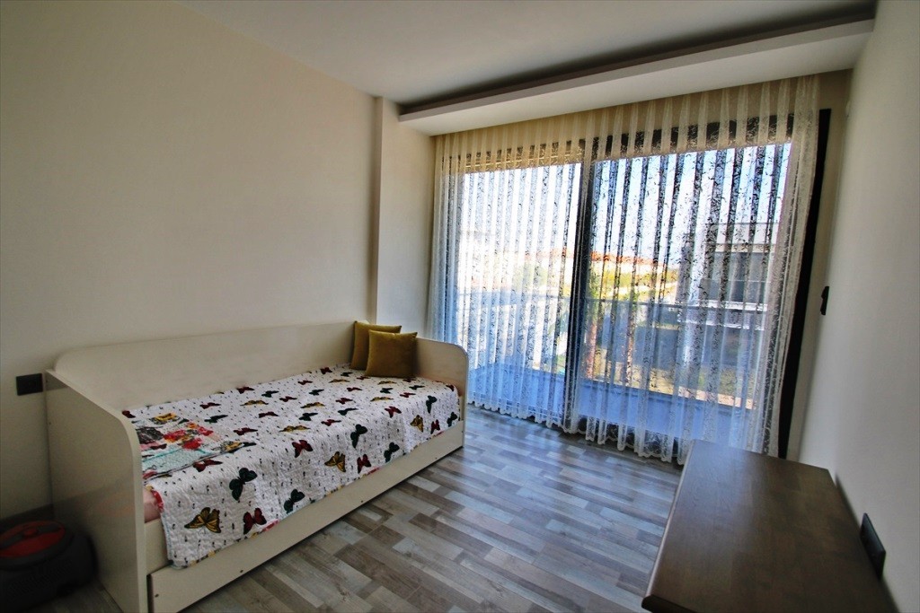 ОТДЕЛЬНАЯ ВИЛЛА С ЧАСТНЫМ САДОВЫМ УЧАСТКОМ В КУШАДАСЫ.