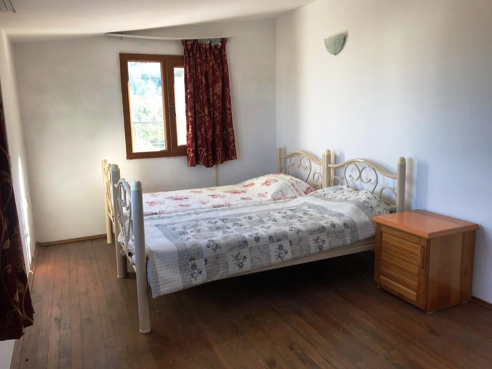 РОСКОШНАЯ ОТДЕЛЬНАЯ ВИЛЛА ИЗ КАМНЯ С ЧАСТНЫМ БАССЕЙНОМ В КУШАДАСЫ.