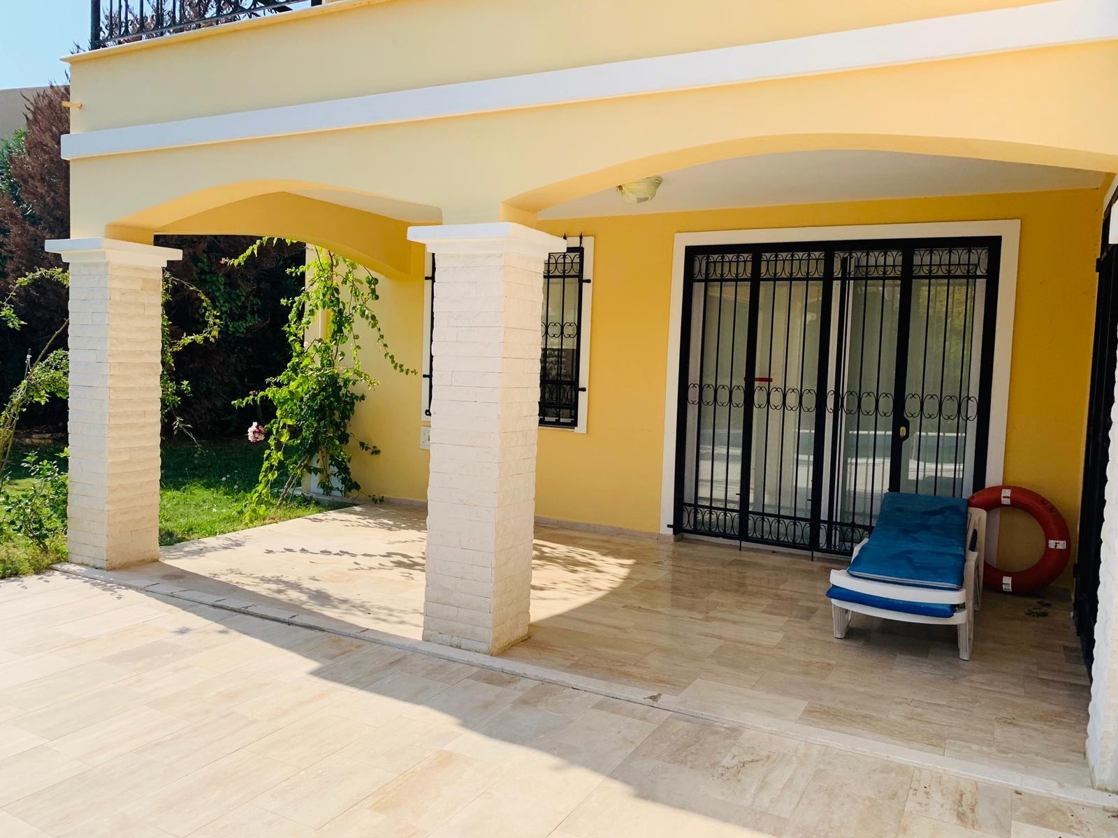 Detached Villa with Pool and 1000sqm Private Garden in Kusadasi