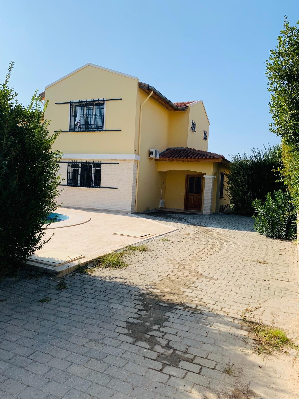 Detached Villa with Pool and 1000sqm Private Garden in Kusadasi