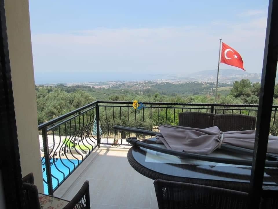 ОТДЕЛЬНАЯ ВИЛЛА С ЧАСТНЫМ БАССЕЙНОМ И ЧАСТНЫМ УЧАСТКОМ ПЛОЩАДЬЮ 9000М2 В КУШАДАСЫ.