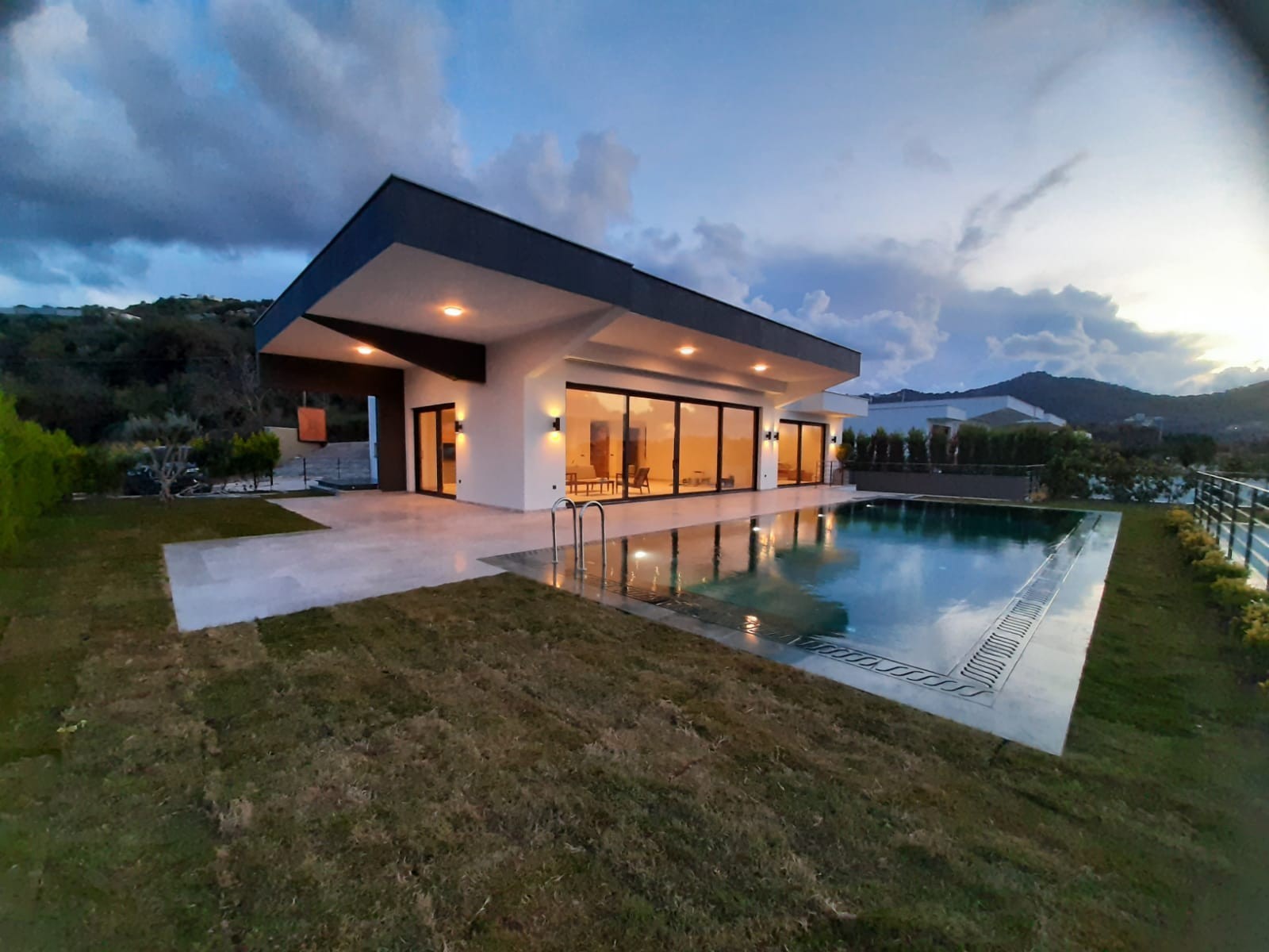 РОСКОШНАЯ ОТДЕЛЬНАЯ ВИЛЛА В РАЙОНЕ ЯЛЫКАВАК БОДРУМ.