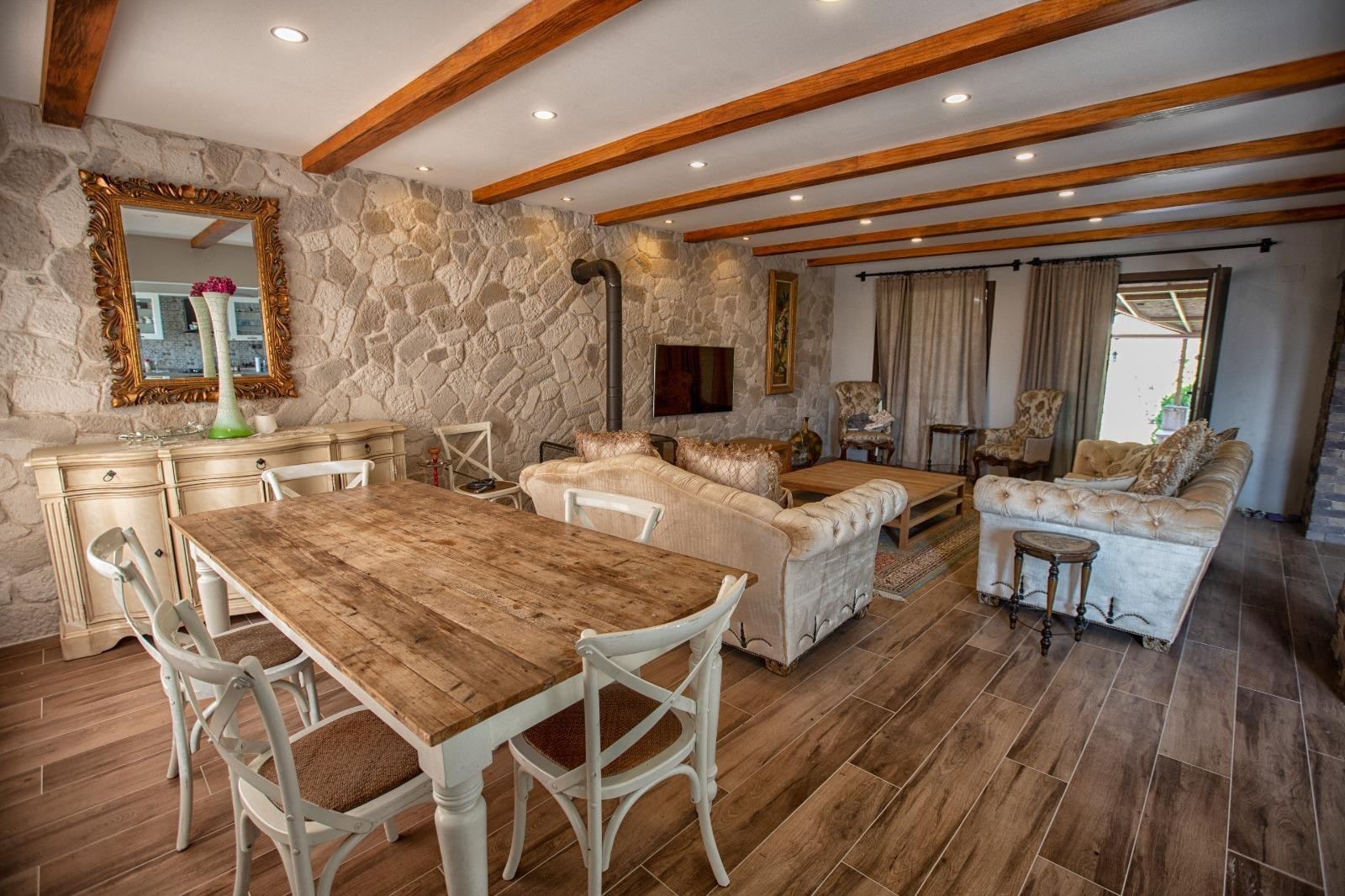 LUXURY FARM HOUSE ON PRIVATE LAND