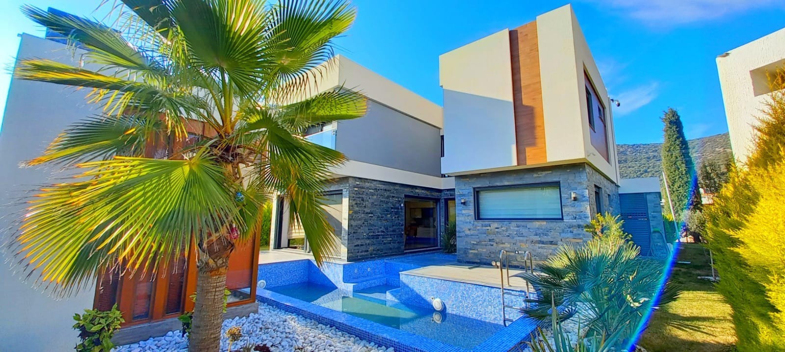 CLOSE TO THE CENTRUM LUXURY BRAND NEW VILLA}