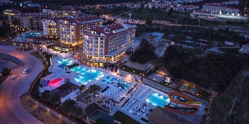 КВАРТИРА 1+1 В RAMADA RESORT В КУШАДАСЫ.