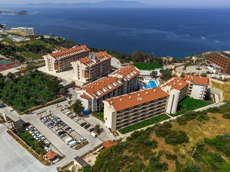 КВАРТИРА 1+1 В RAMADA RESORT В КУШАДАСЫ.}