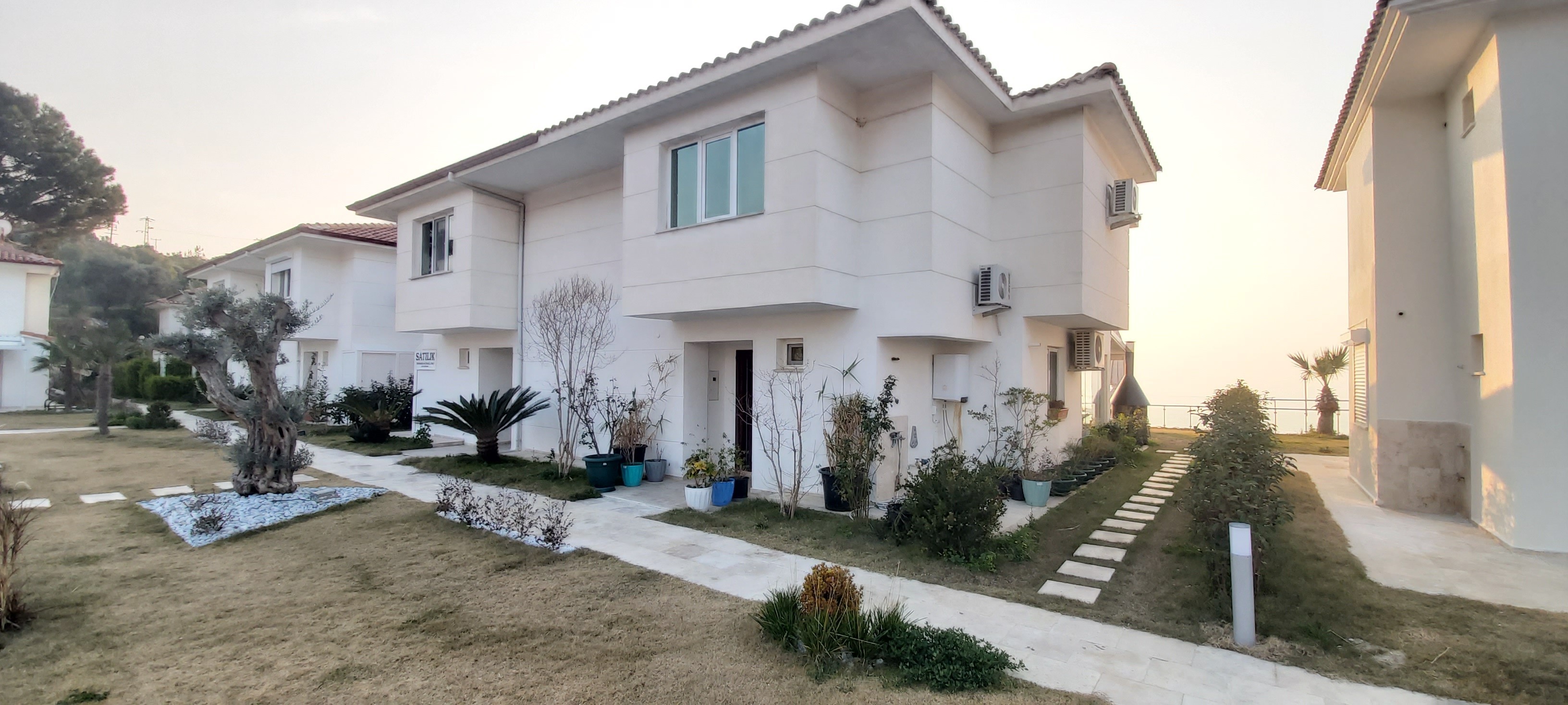 ВИЛЛА С ВИДОМ НА МОРЕ НА ПЕРВОЙ БЕРЕГОВОЙ ЛИНИИ В КУШАДАСЫ.