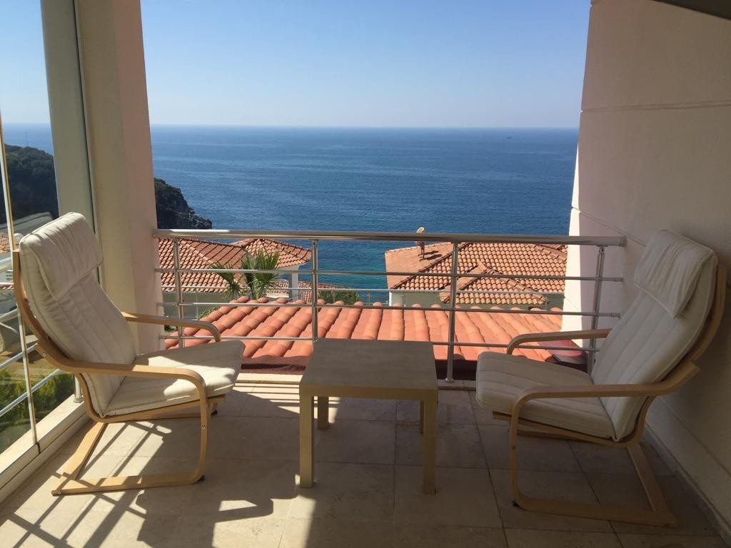 ВИЛЛА С ВИДОМ НА МОРЕ НА ПЕРВОЙ БЕРЕГОВОЙ ЛИНИИ В КУШАДАСЫ.}