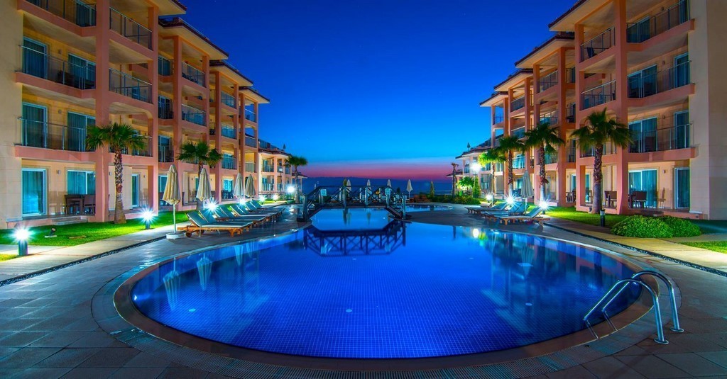 TWO BEDROOM FURNISHED UNIT FOR SALE IN GOLF&SPA RESORT KUSADASI}