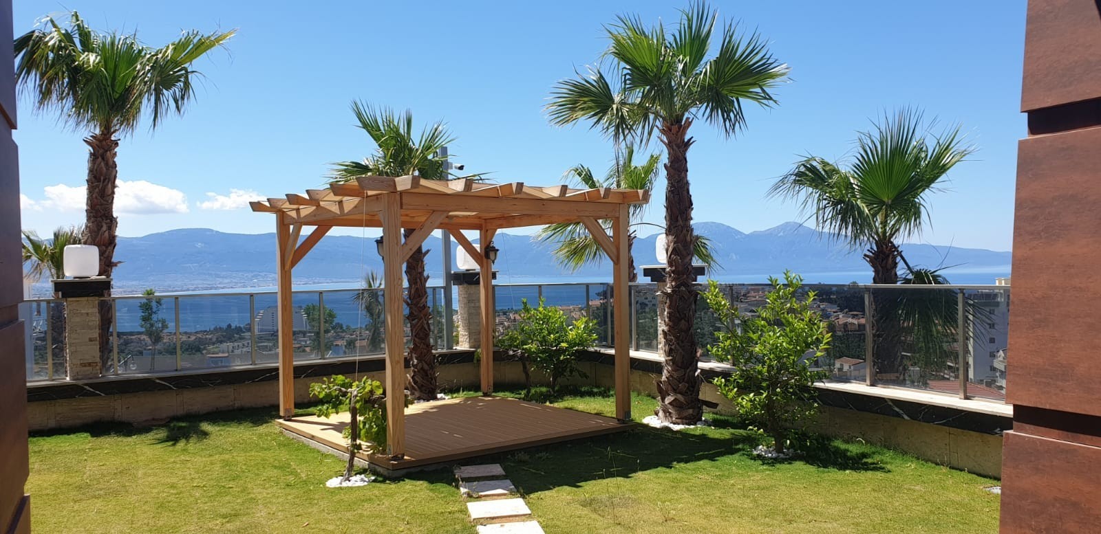 3 BEDROOMED  LUXURY RESIDENCE FOR SALE IN LADIES BEACH}