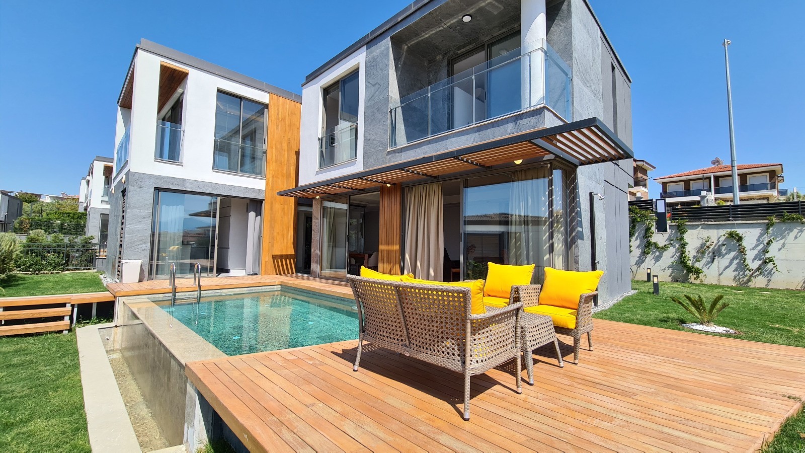 FULLY FURNISHED SEA VIEWED NEW LUXURIOUS VILLA WITH PRIVATE POOL