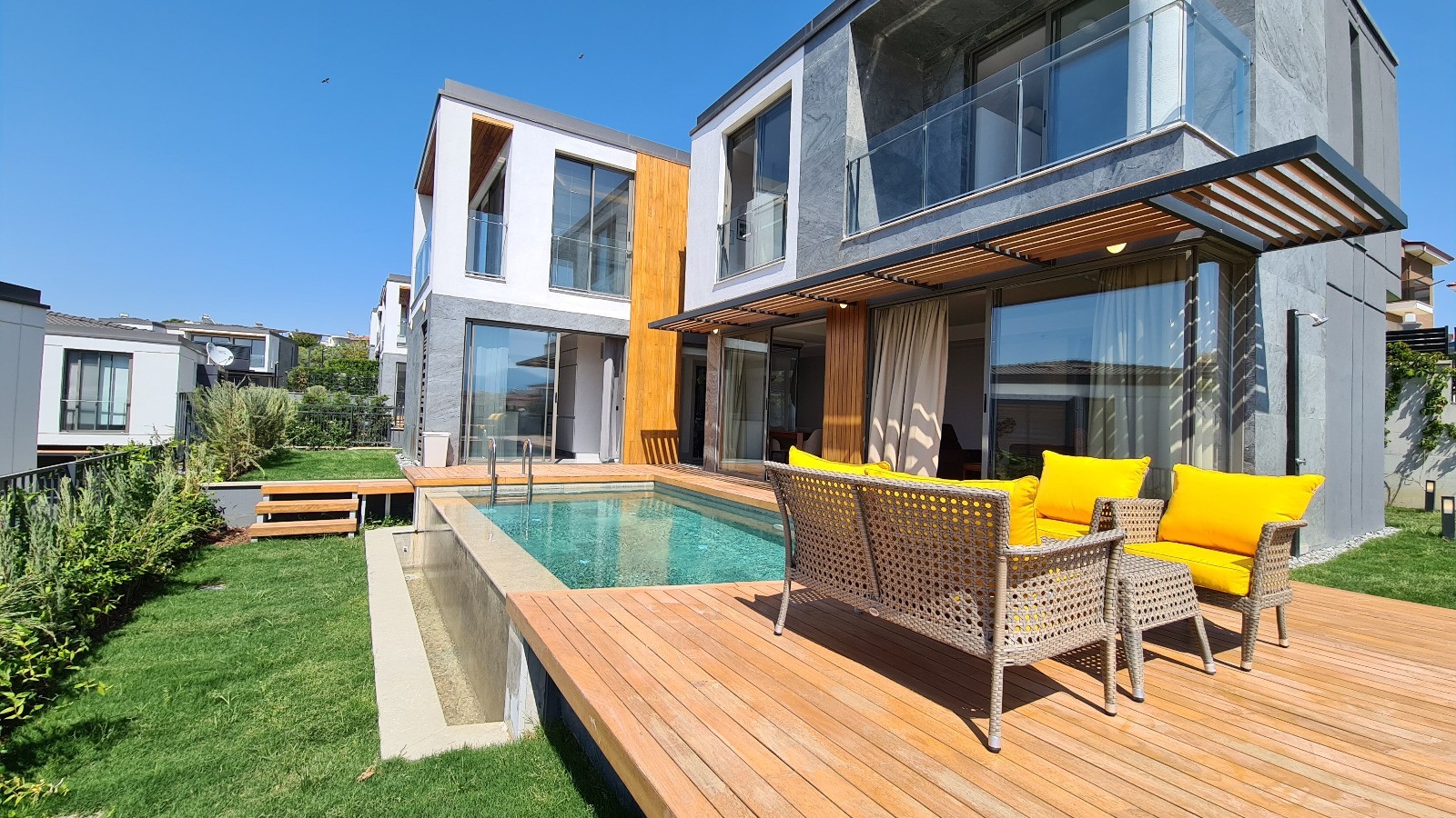 FULLY FURNISHED SEA VIEWED NEW LUXURIOUS VILLA WITH PRIVATE POOL