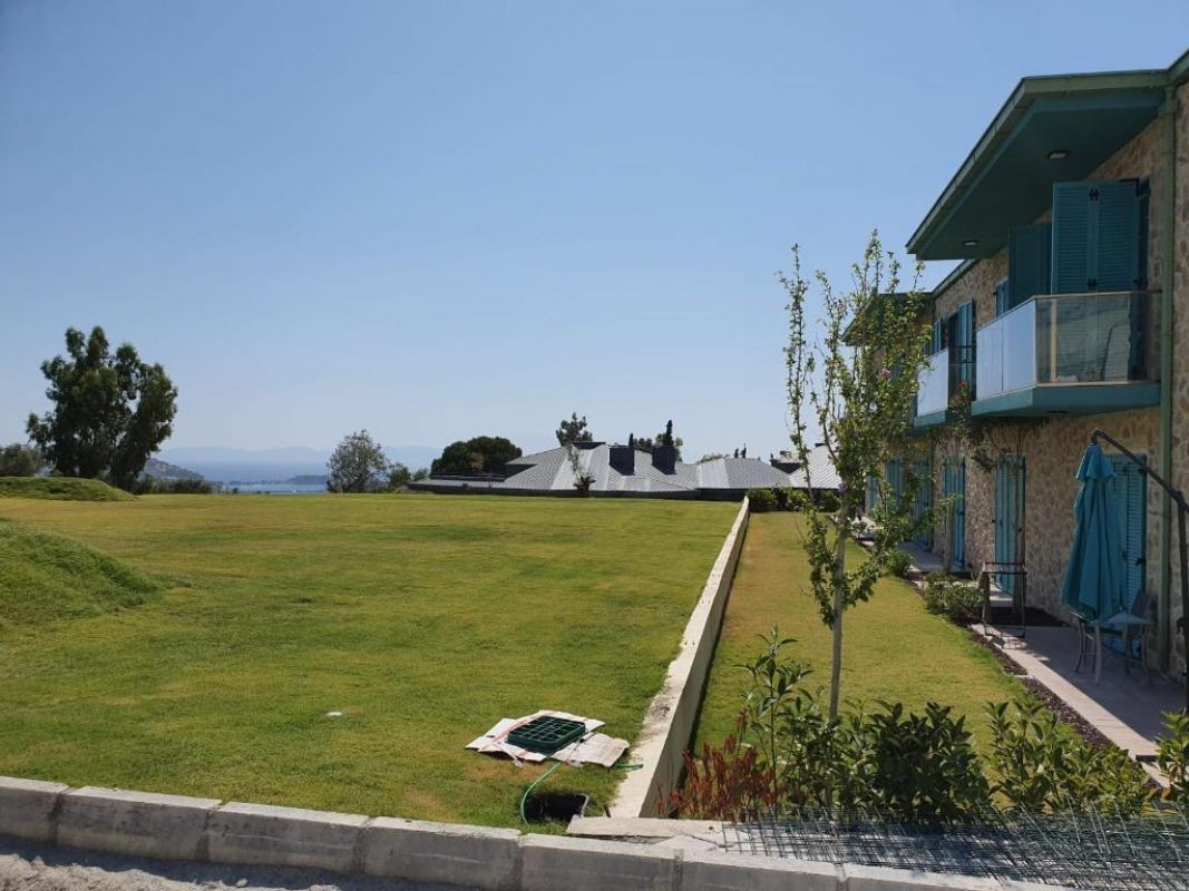 NATURAL STONE ARCHITECTURE 1 BEDROOM RESIDENCE WITH NICE SEAVIEW AT MARINA LOCATION