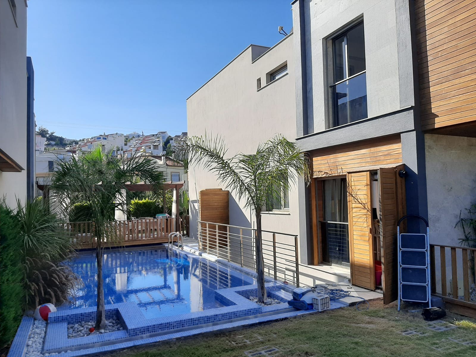 ОТДЕЛЬНАЯ ВИЛЛА С ЧАСТНЫМ БАССЕЙНОМ В КУШАДАСЫ.