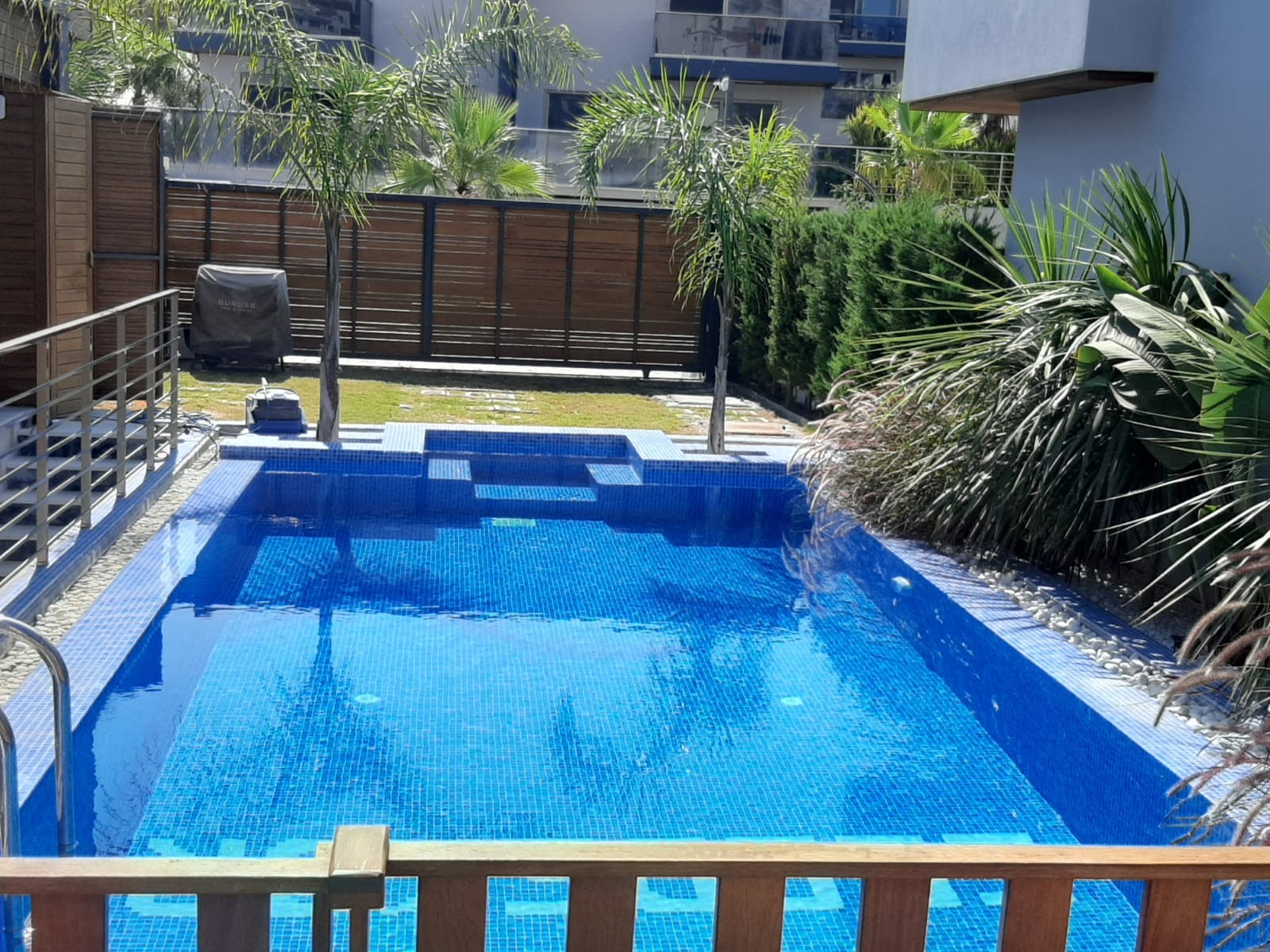 ОТДЕЛЬНАЯ ВИЛЛА С ЧАСТНЫМ БАССЕЙНОМ В КУШАДАСЫ.