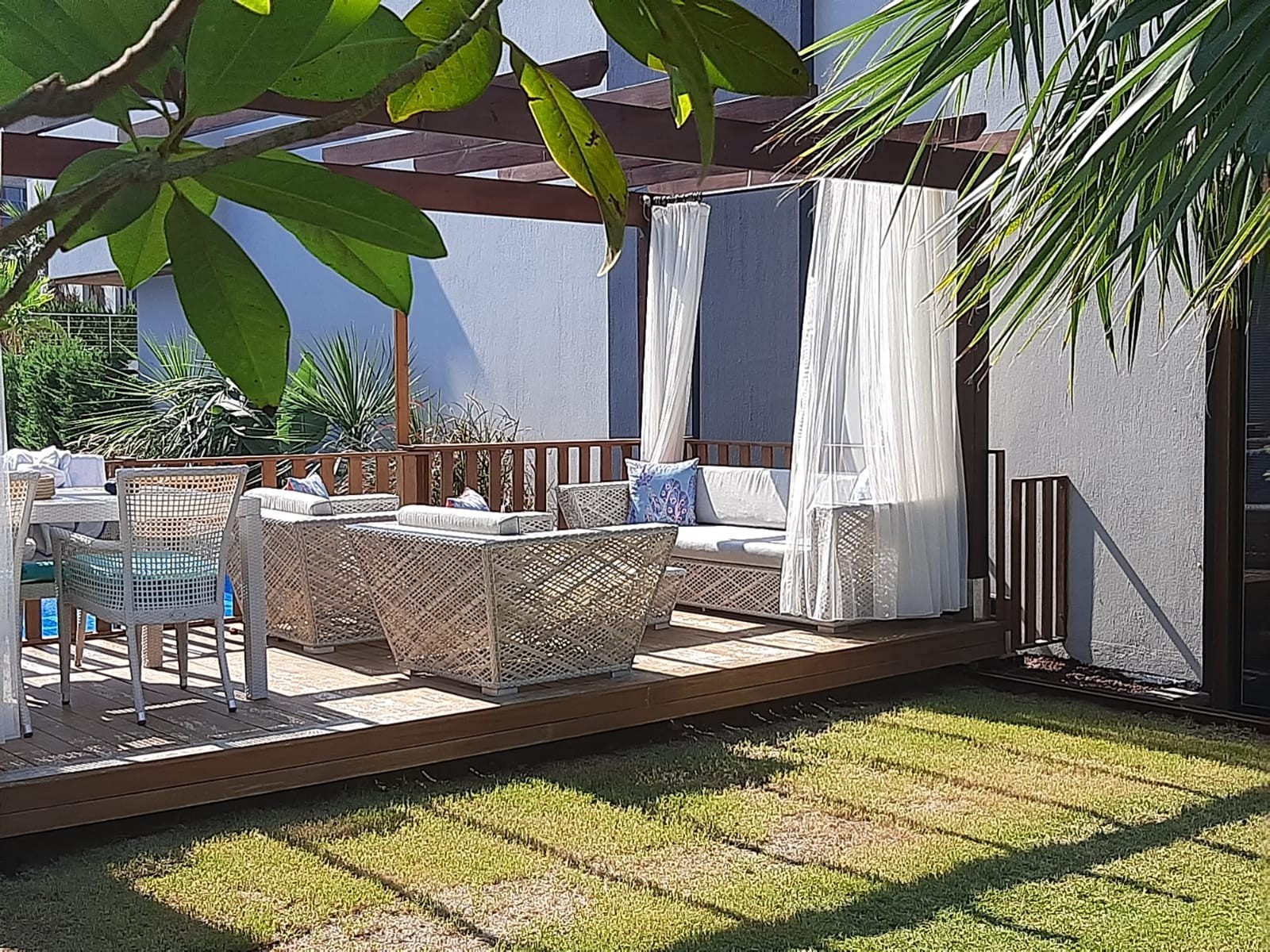 ОТДЕЛЬНАЯ ВИЛЛА С ЧАСТНЫМ БАССЕЙНОМ В КУШАДАСЫ.