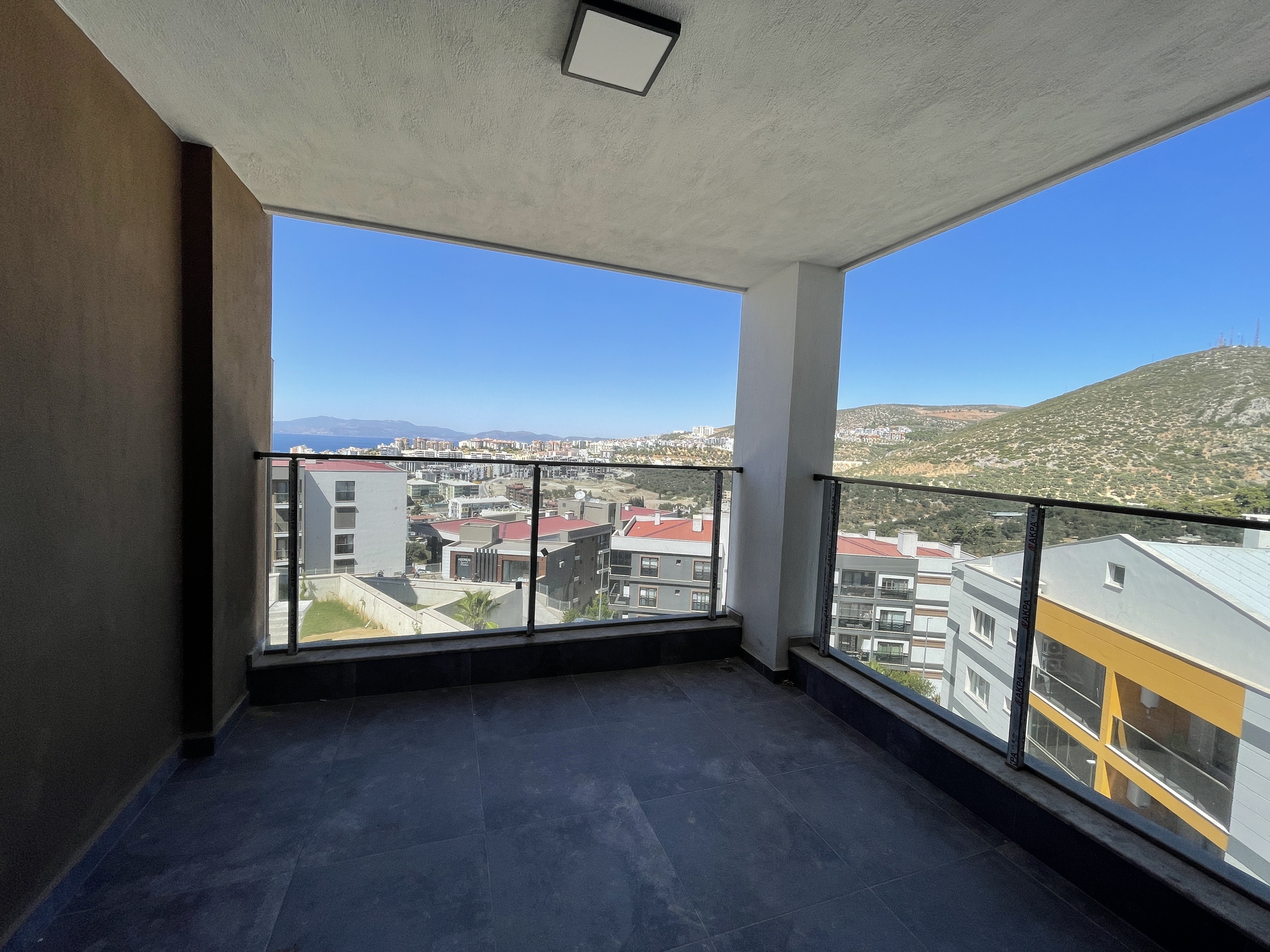 НОВАЯ КВАРТИРА 3+1 В КУШАДАСЫ.