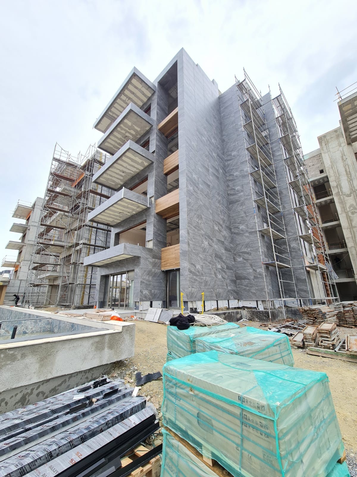 РОСКОШНЫЕ НОВЫЕ КВАРТИРЫ НА ПРОДАЖУ В КУШАДАСЫ.