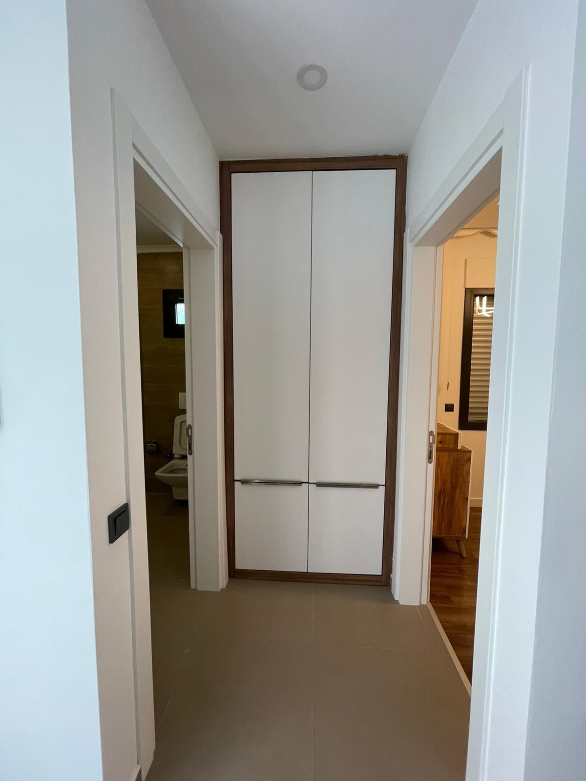 FULLY FURNISHED BRAND NEW CLOSE TO THE BEACH & TOWN