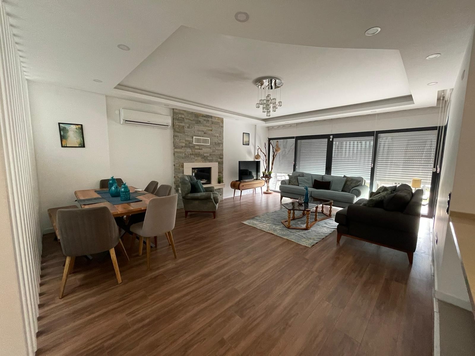 FULLY FURNISHED BRAND NEW CLOSE TO THE BEACH & TOWN