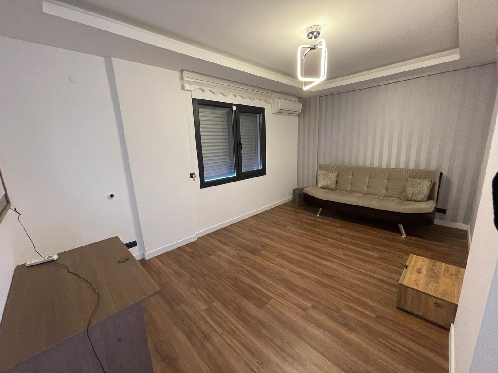 FULLY FURNISHED BRAND NEW CLOSE TO THE BEACH & TOWN