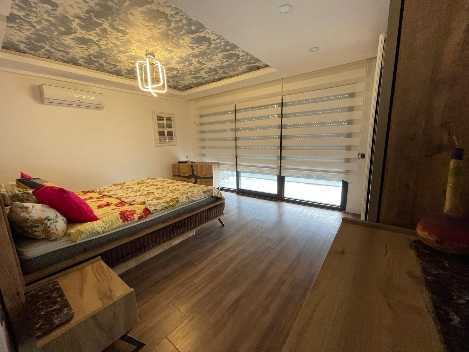 FULLY FURNISHED BRAND NEW CLOSE TO THE BEACH & TOWN