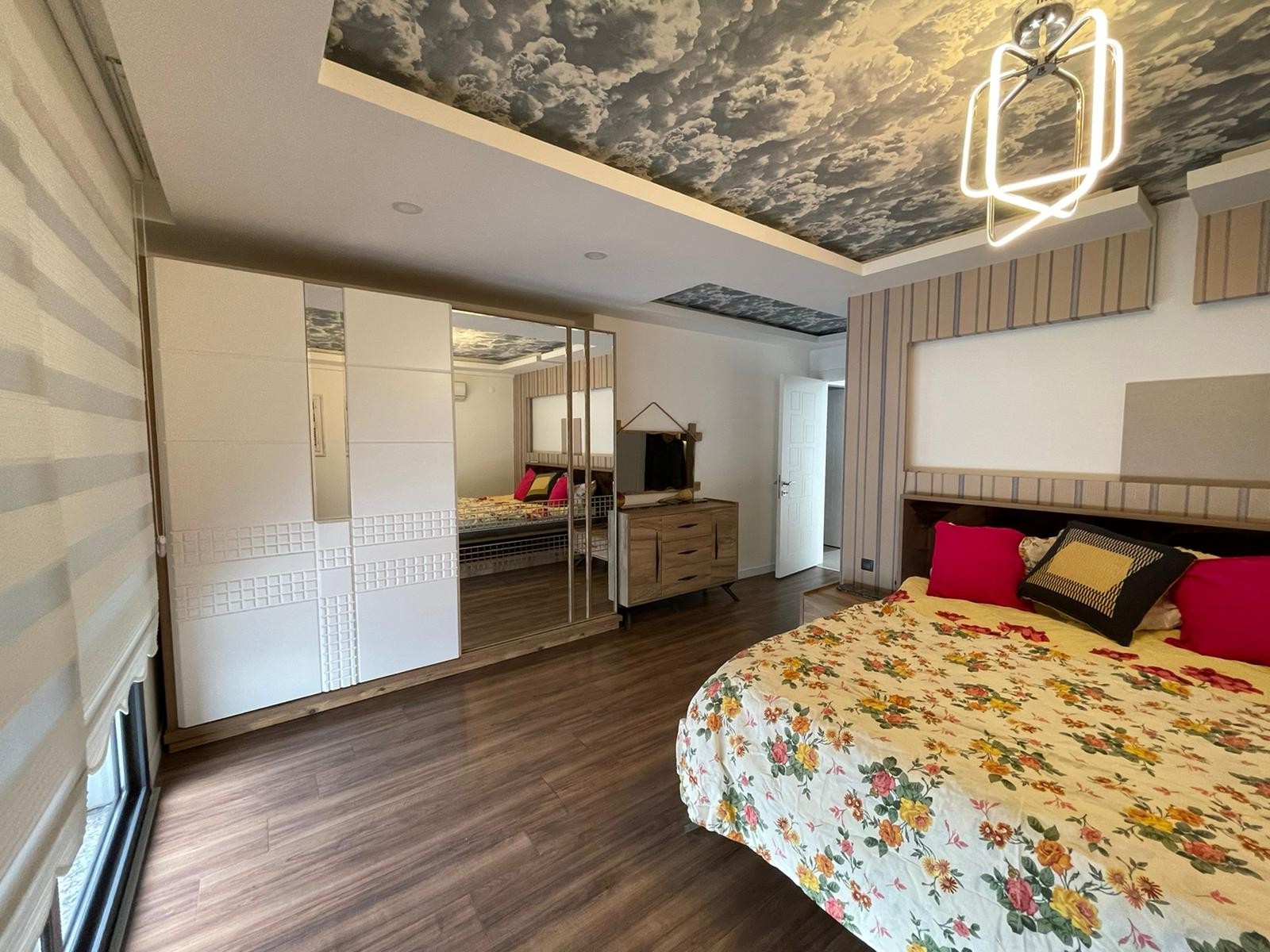 FULLY FURNISHED BRAND NEW CLOSE TO THE BEACH & TOWN