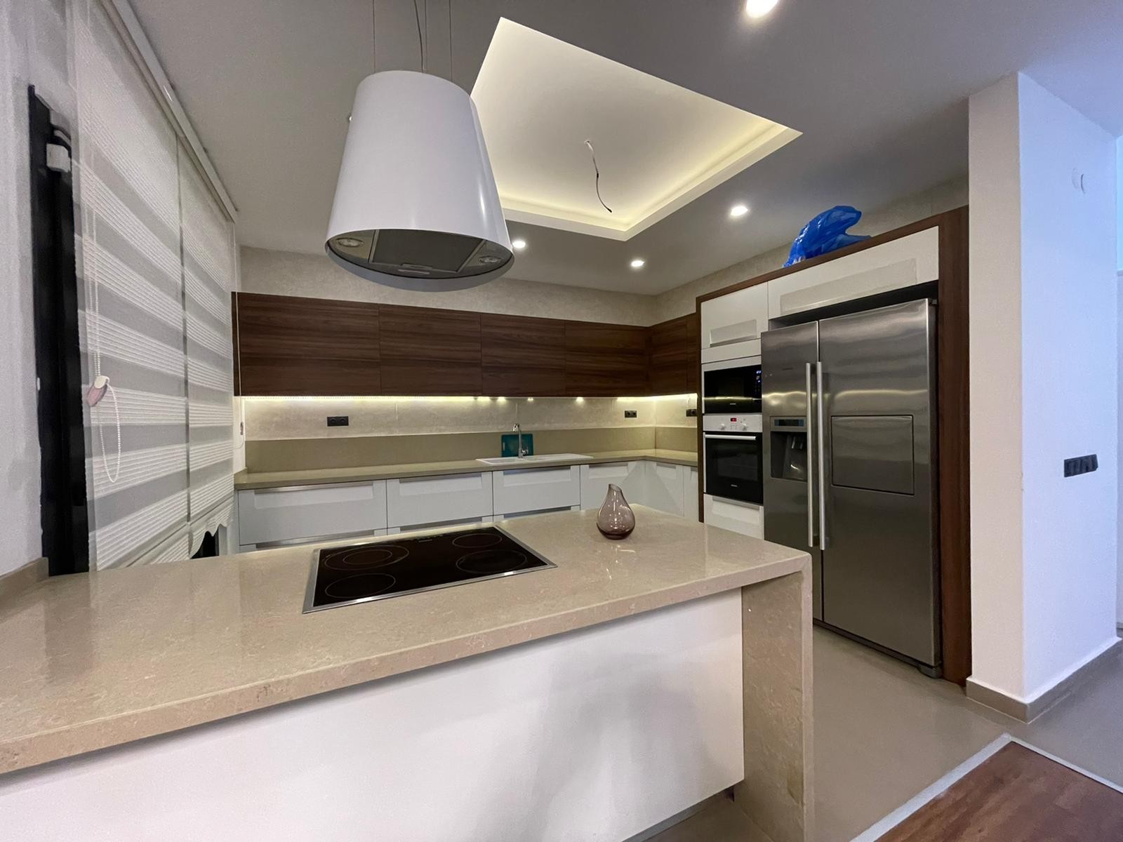 FULLY FURNISHED BRAND NEW CLOSE TO THE BEACH & TOWN