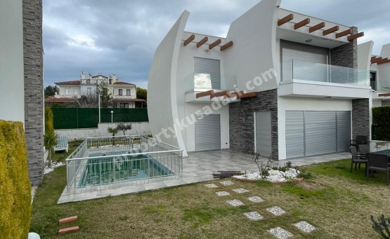 FULLY FURNISHED BRAND NEW CLOSE TO THE BEACH & TOWN