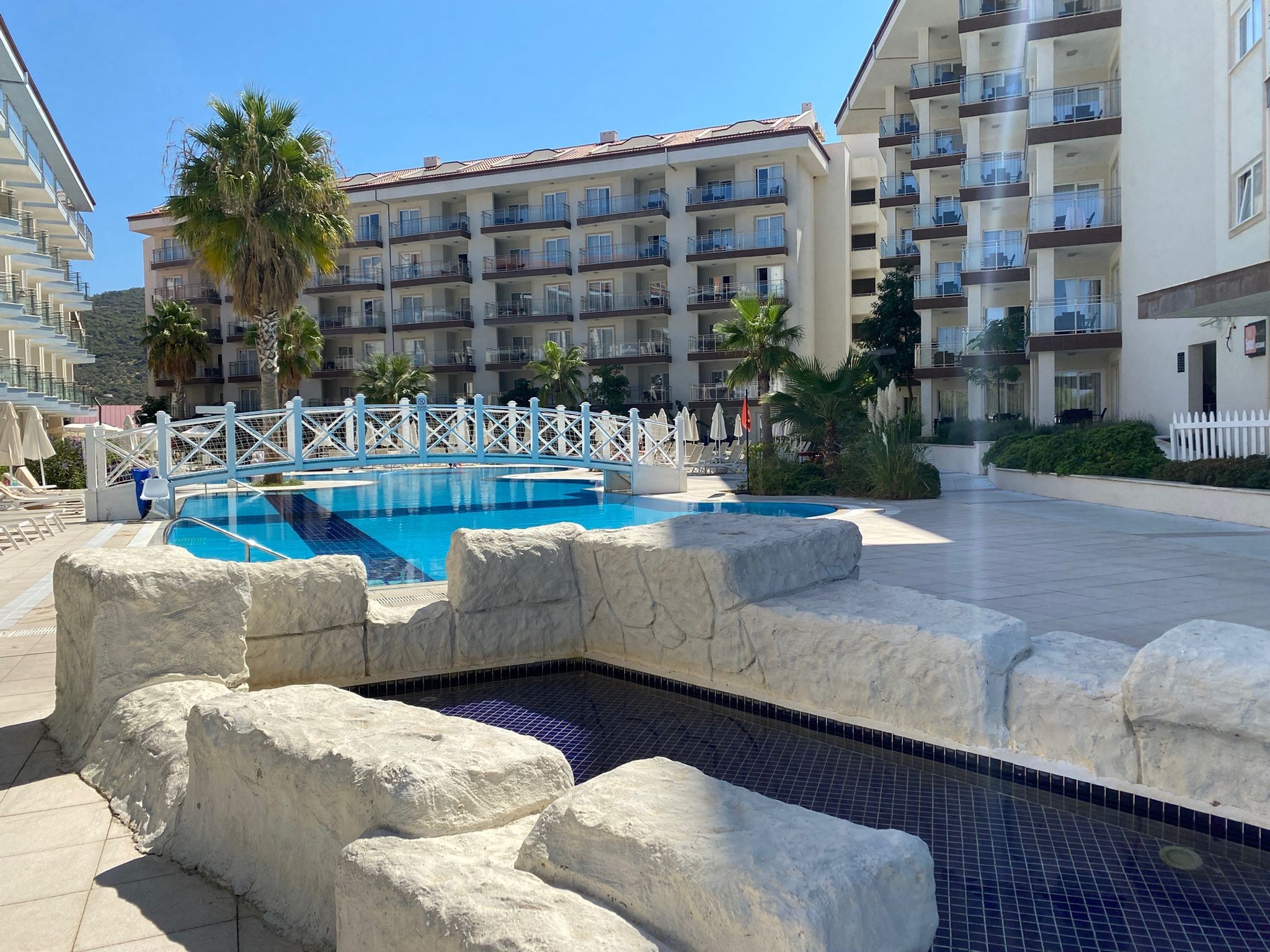 КВАРТИРА 1+1 В RAMADA RESORT В КУШАДАСЫ.