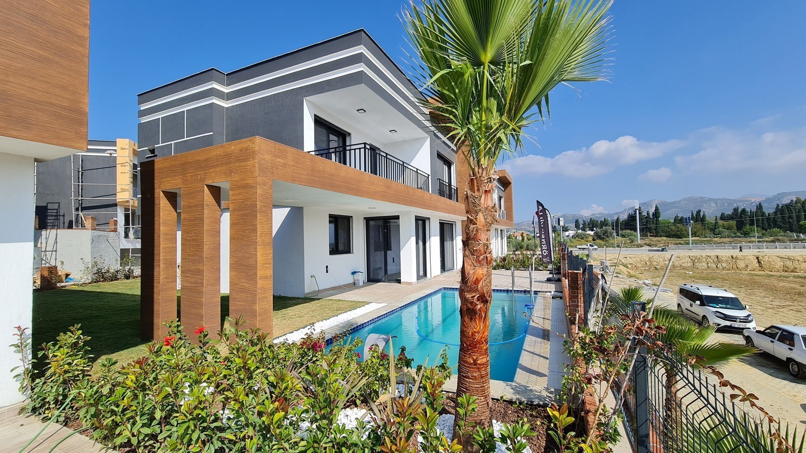 BRAND NEW KEY READY DETACHED  LUXURY VILLA'S IN KUSADASI FOR SALE}