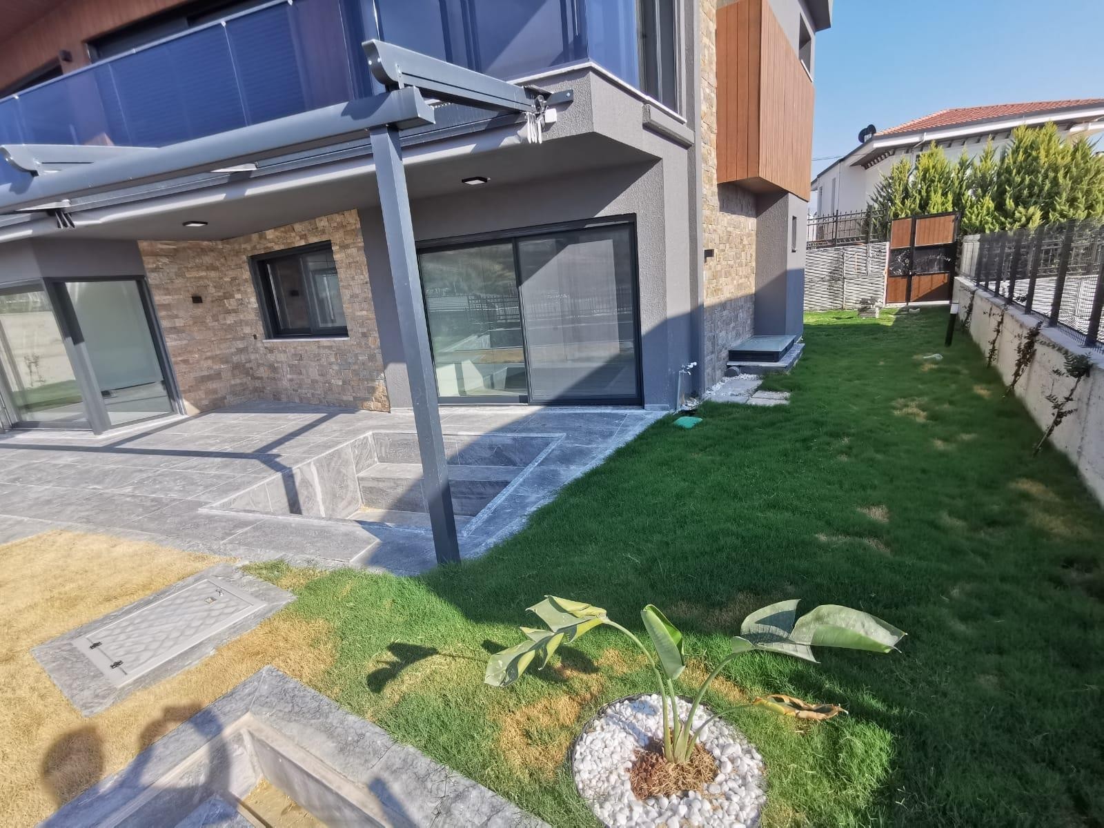 ELEGANT VILLA FOR SALE IN KUSADASI