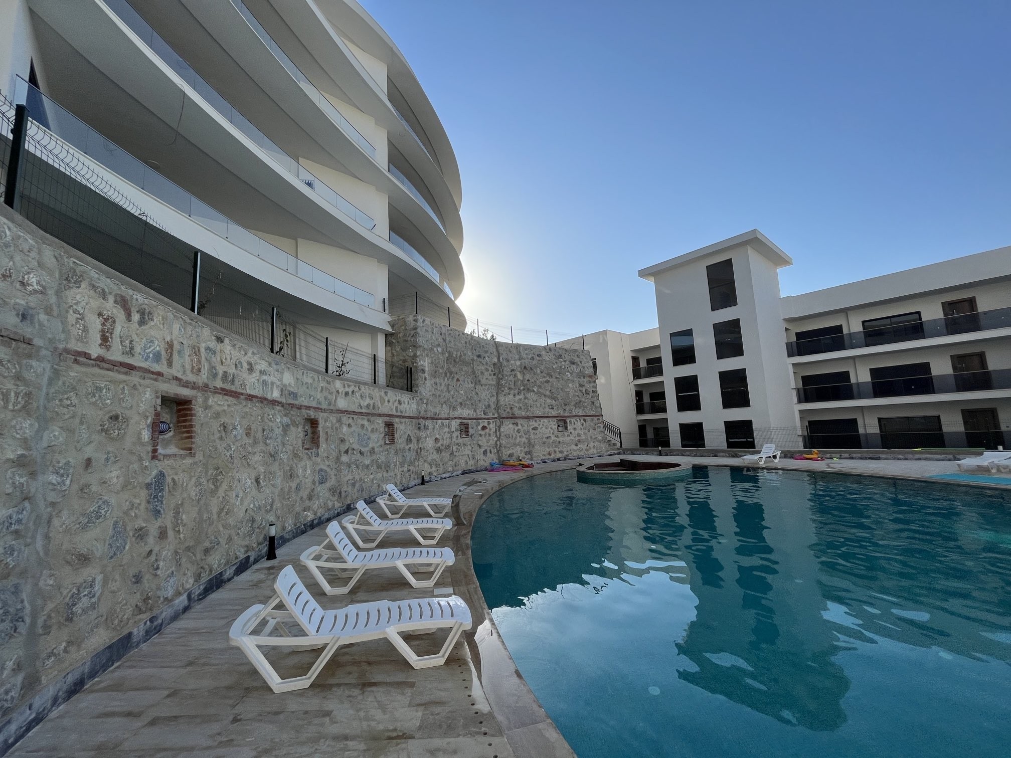 ЭЛИТНЫЕ КВАРТИРЫ В ПРЕСТИЖНОМ КОМПЛЕКСЕ В КУШАДАСЫ.}