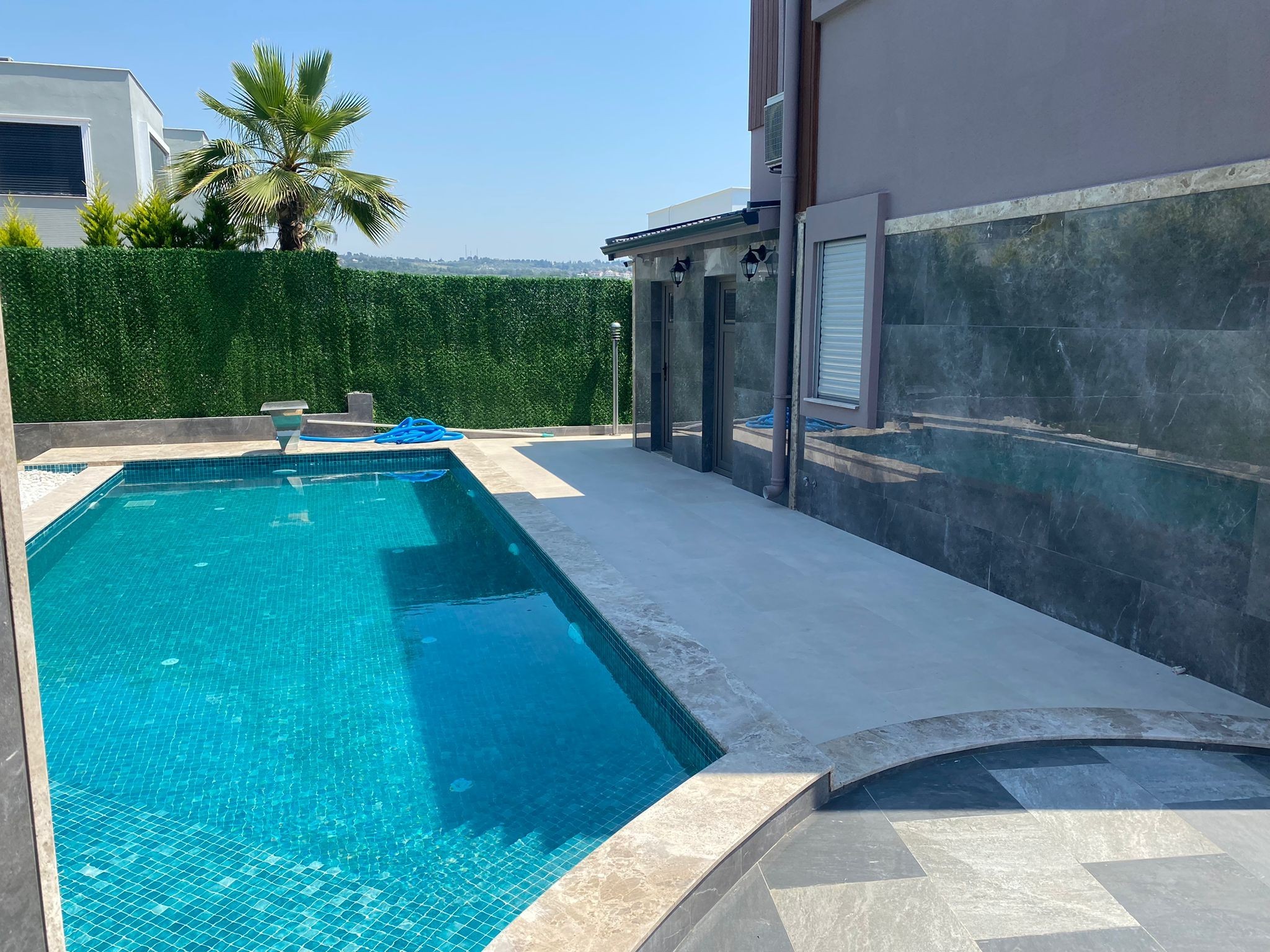 РОСКОШНАЯ ОТДЕЛЬНАЯ ВИЛЛА С ВИДОМ НА МОРЕ В КУШАДАСЫ.