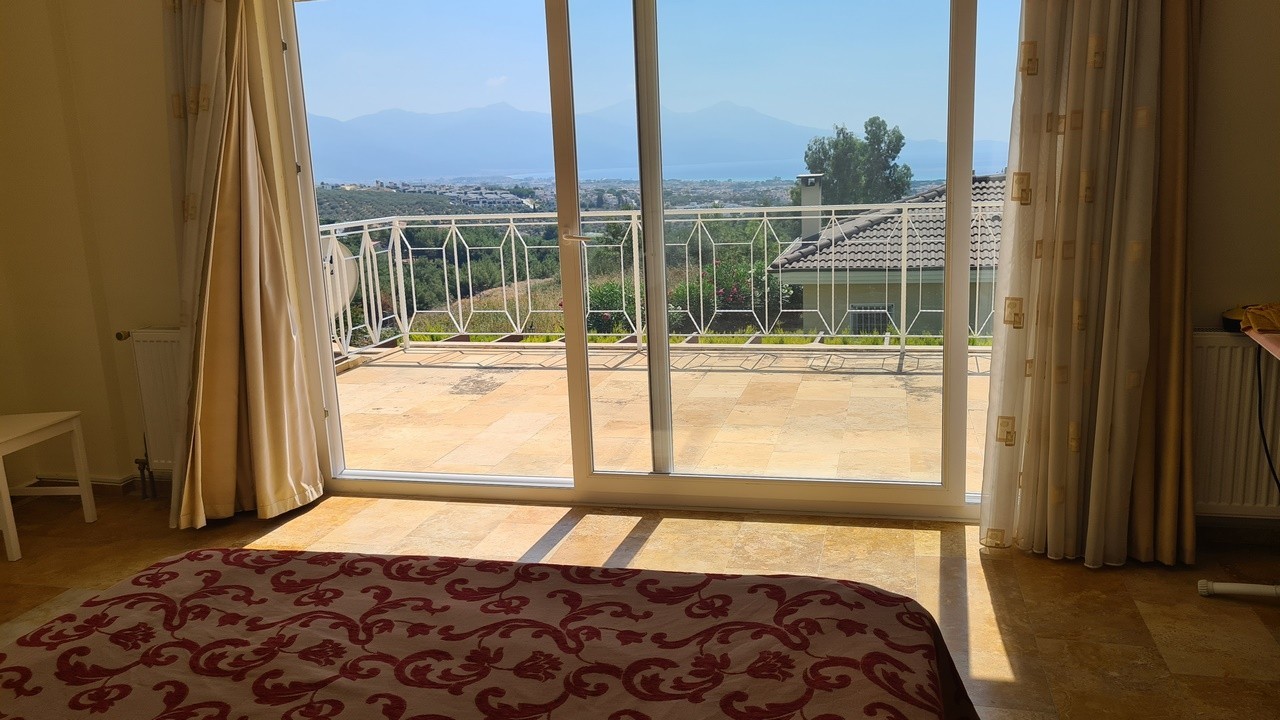 A magnificent villa in Kuşadası, offering both the tranquility of nature and close proximity to the city center.