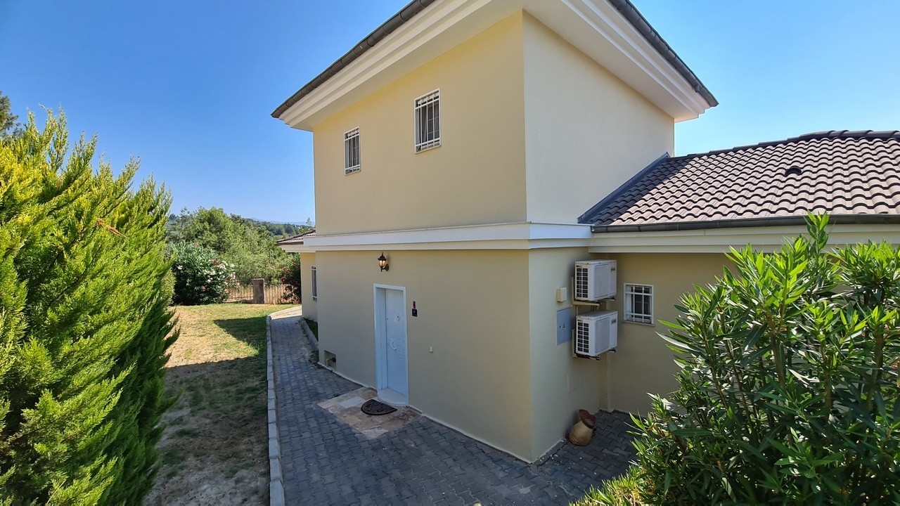 A magnificent villa in Kuşadası, offering both the tranquility of nature and close proximity to the city center.