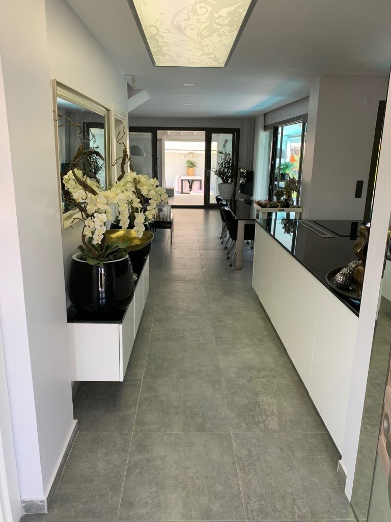 Close to the sea, with private parking, and near the city center, a magnificent villa is for sale.