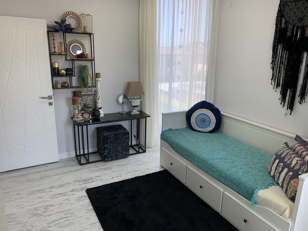 Close to the sea, with private parking, and near the city center, a magnificent villa is for sale.