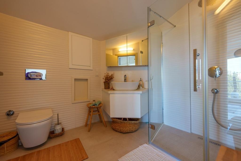 КВАРТИРА С ВИДОМ НА МОРЕ В ЦЕНТРЕ ГОРОДА КУШАДАСЫ.