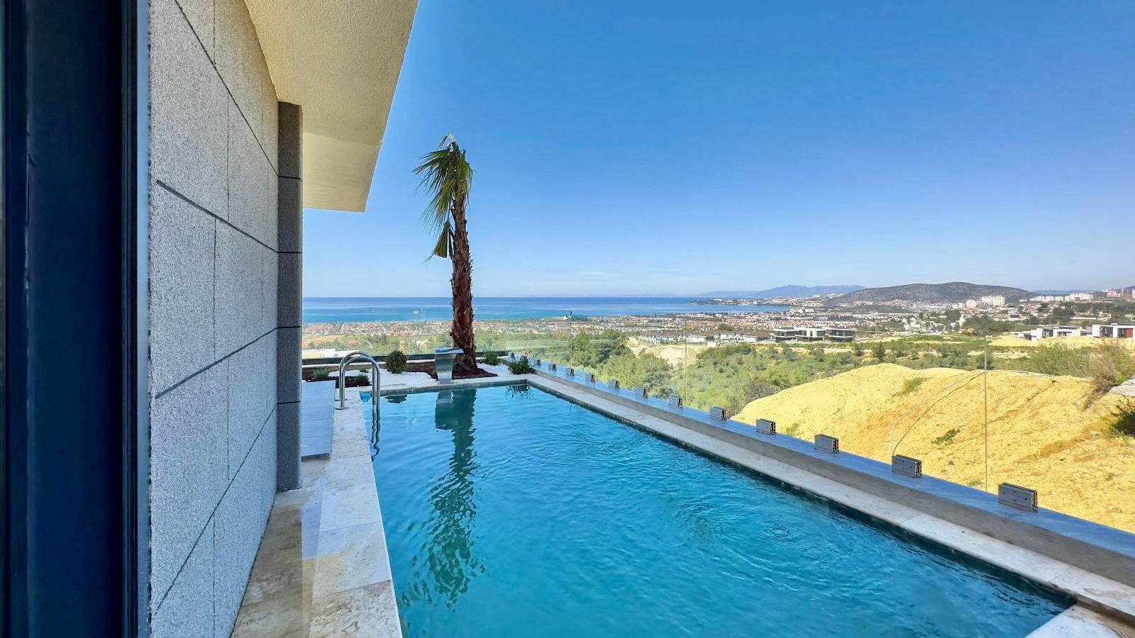 РОСКОШНЫЕ ВИЛЛЫ С ВИДОМ НА МОРЕ НА ПРОДАЖУ В КУШАДАСЫ.