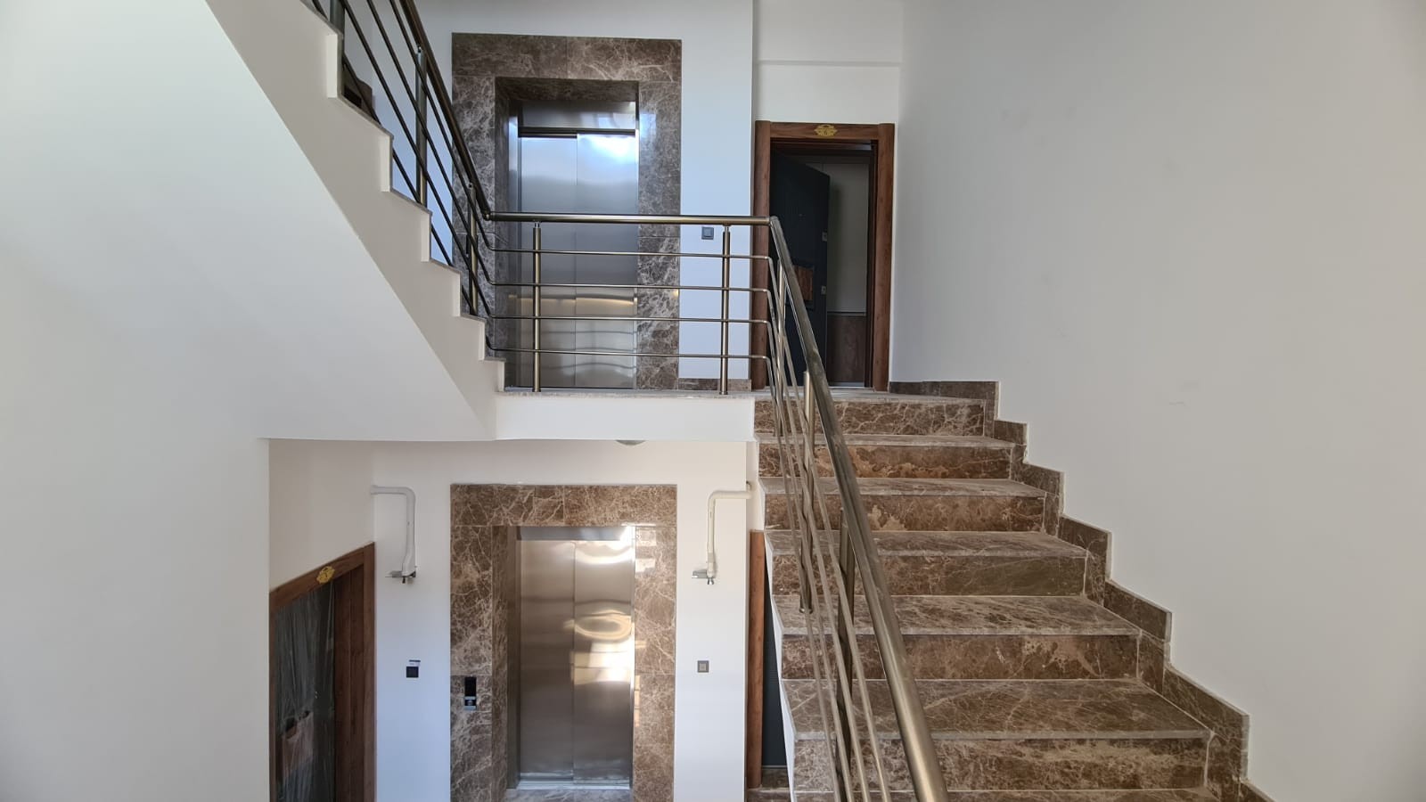 ПРОСТОРНАЯ КВАРТИРА 3+1 НА ПРОДАЖУ В КУШАДАСЫ.