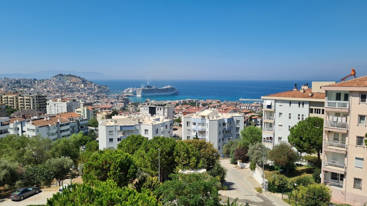 ДВУХУРОВНЕВАЯ КВАРТИРА С ВИДОМ НА МОРЕ НА ПРОДАЖУ В КУШАДАСЫ.